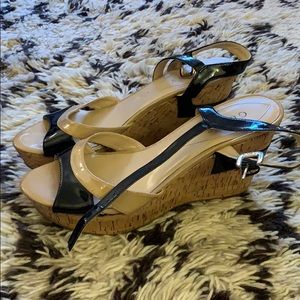 Black & tan platform cork wedges